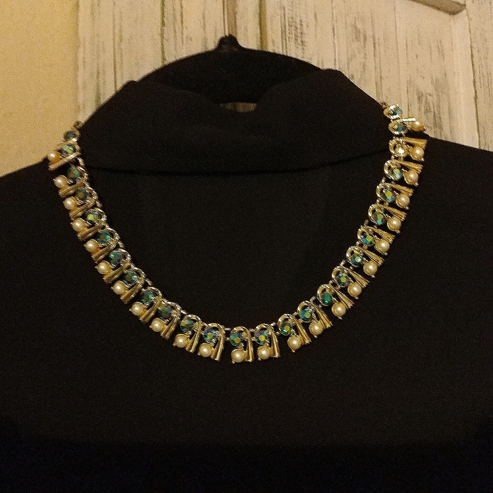 Emerald And Pearl Necklace